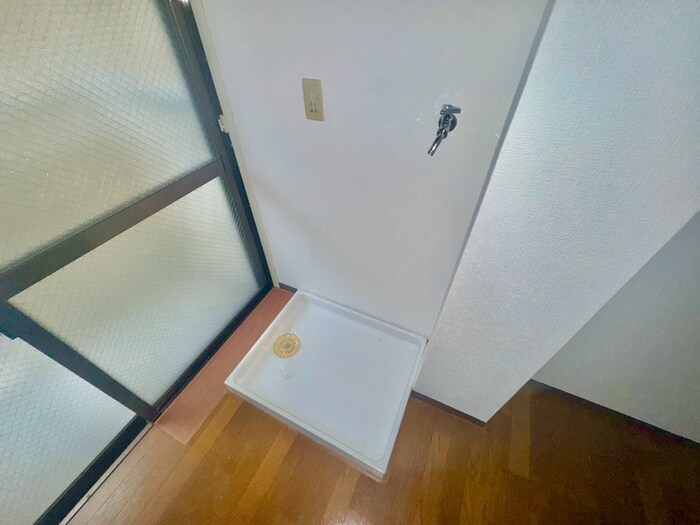 物件内観写真14　(洗濯機置場)