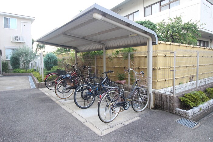 物件外観写真2　(駐輪場)