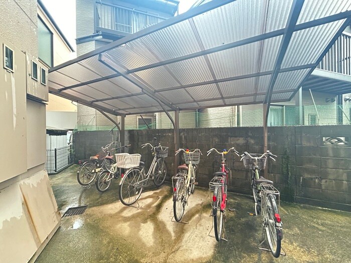 物件外観写真5　(駐輪場)