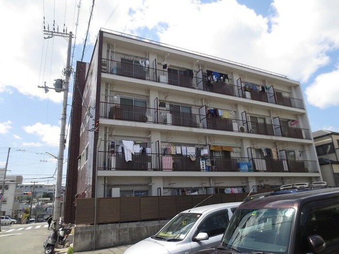 物件外観写真6　(エントランス部分)