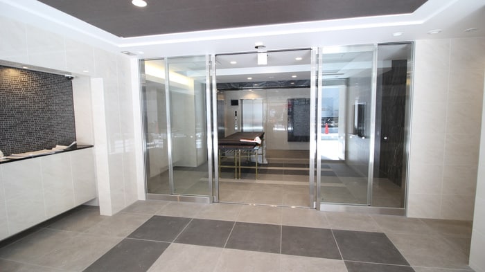 物件外観写真6　(エントランス部分)