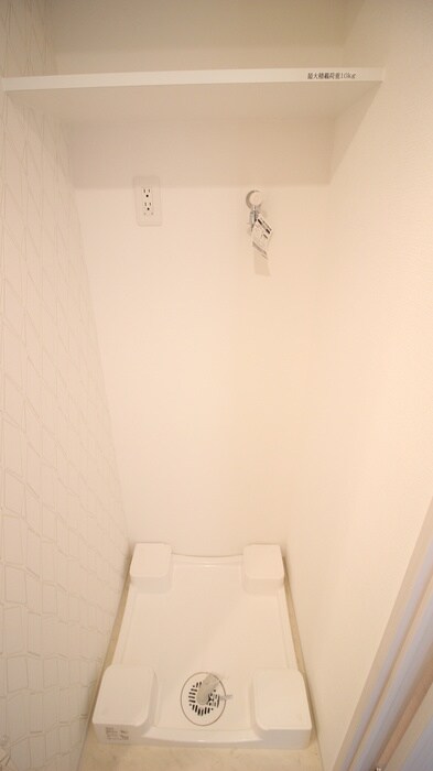 物件内観写真14　(洗濯機置場)