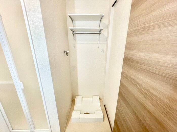 物件内観写真18　(洗濯機置場)