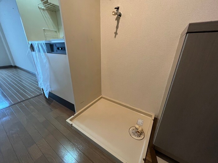 物件内観写真10　(洗濯機置場)