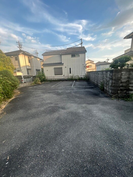 物件外観写真6　(駐車場)