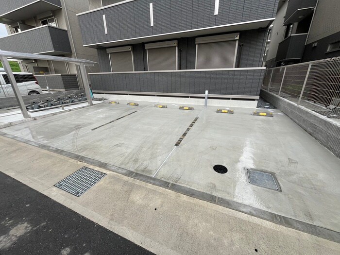 物件外観写真2　(駐車場)