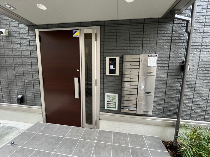 物件外観写真4　(エントランス部分)