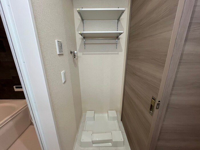 物件内観写真14　(洗濯機置場)