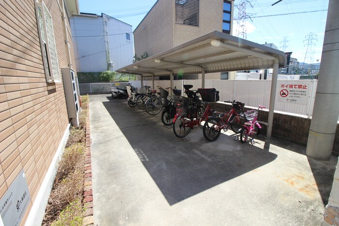 物件外観写真4　(駐輪場)