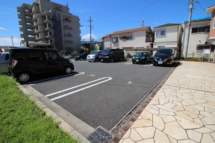 物件外観写真5　(駐車場)