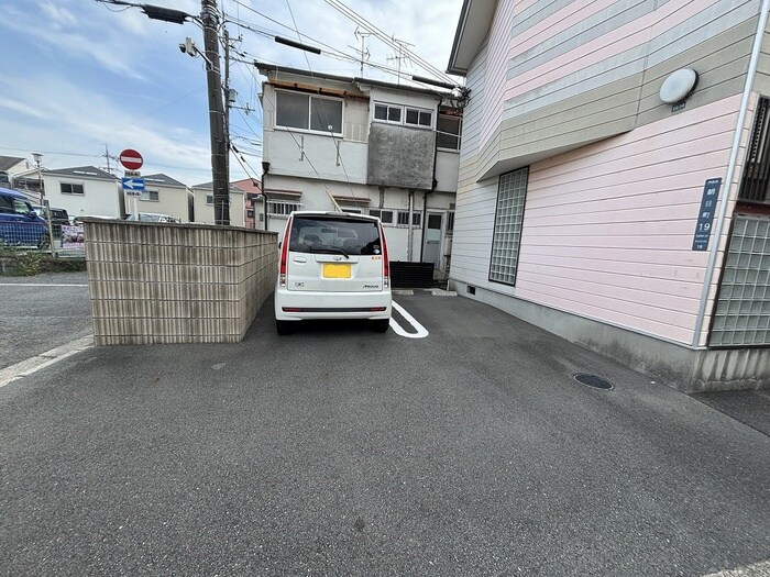 物件外観写真3　(駐車場)