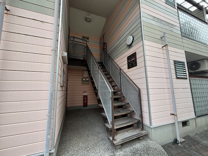 物件外観写真4　(エントランス部分)