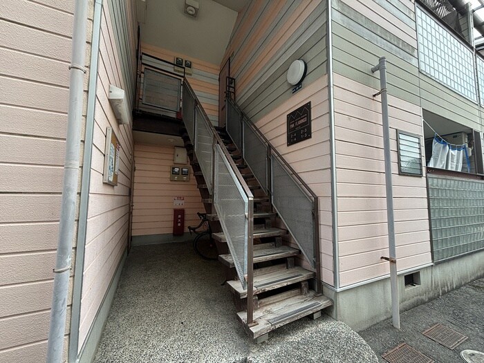 物件外観写真5　(エントランス部分)