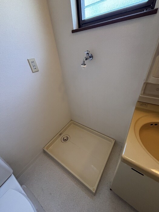 物件内観写真11　(洗濯機置場)