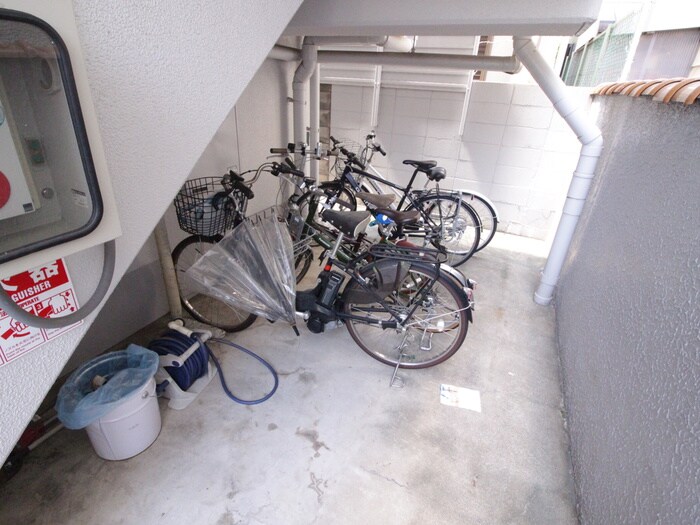 物件外観写真4　(駐輪場)