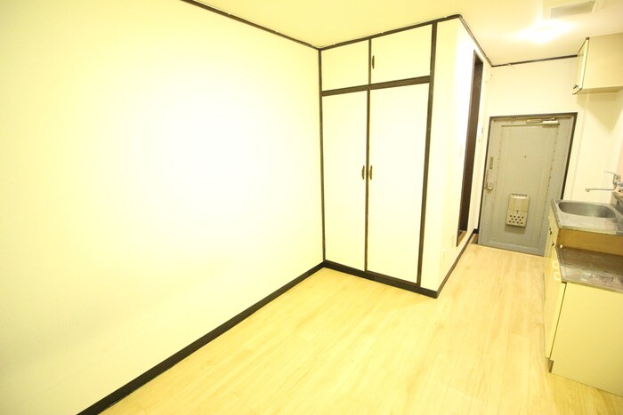 物件内観写真2　(居室)