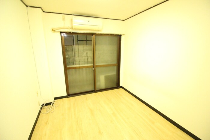 物件内観写真4　(居室)