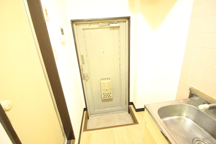 物件内観写真8　(玄関)