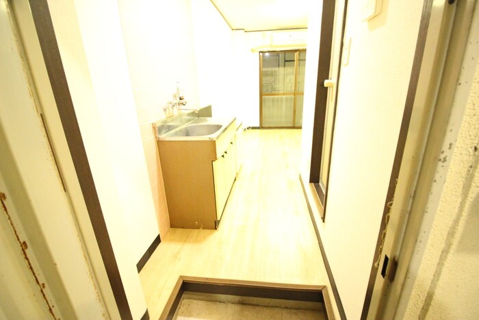 物件内観写真10　(玄関)