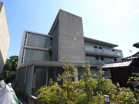 ＧＬＡＳＳ　ＨＯＵＳＥ外観写真