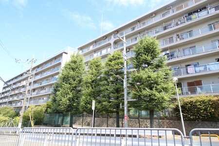 千里泉ヶ丘ｽｶｲﾊｲﾂ2号棟(205)外観写真