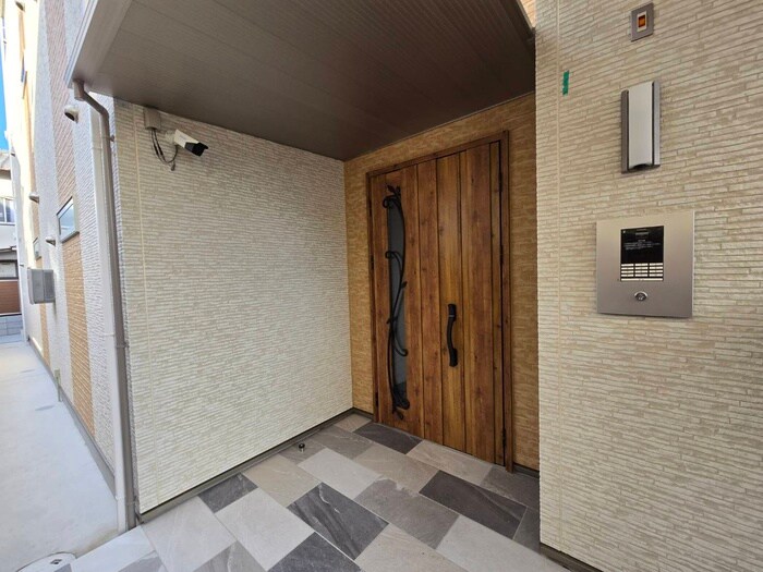 物件外観写真3　(エントランス部分)