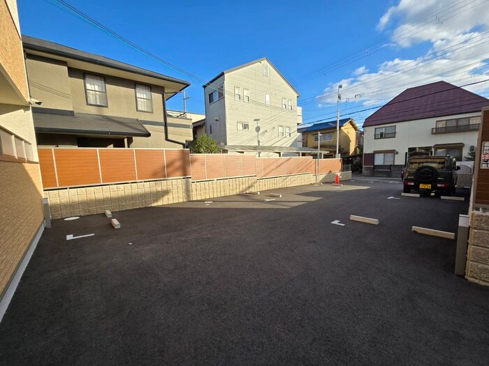 物件外観写真6　(駐車場)