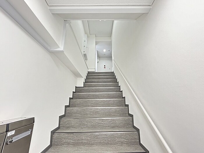 物件外観写真4　(エントランス部分)