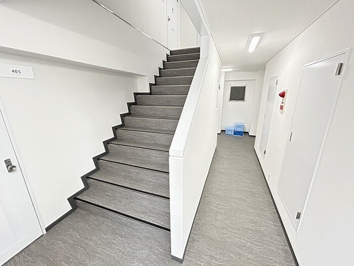 物件外観写真5　(エントランス部分)