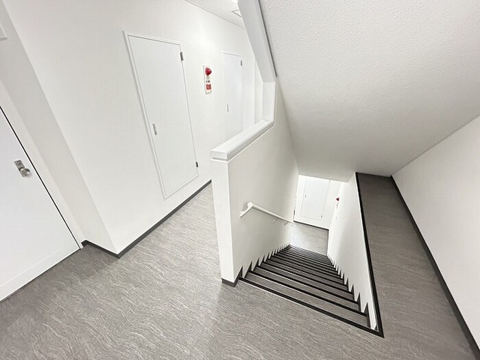 物件外観写真6　(エントランス部分)