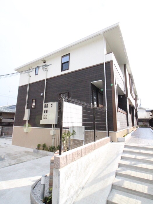 物件外観写真2　(エントランス部分)