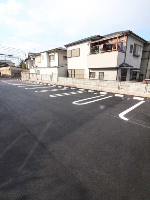 物件外観写真4　(駐車場)