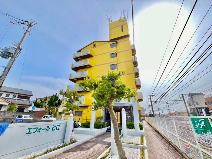 物件外観写真3　(エントランス部分)