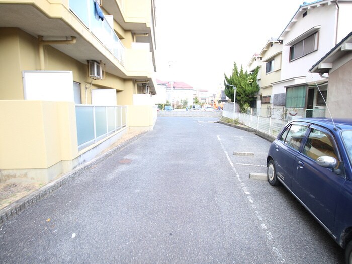 物件外観写真5　(駐車場)