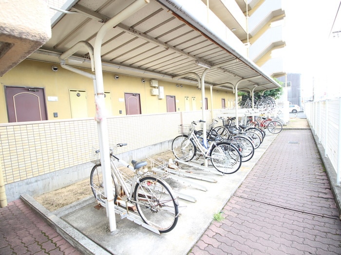 物件外観写真6　(駐輪場)