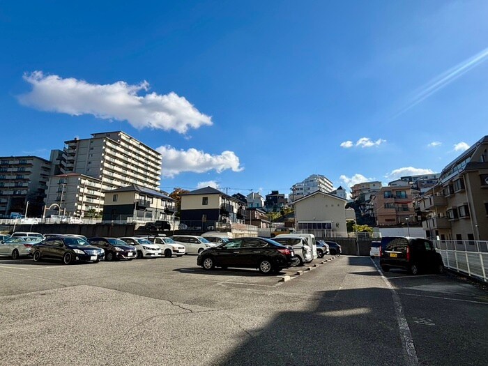 物件外観写真6　(駐車場)