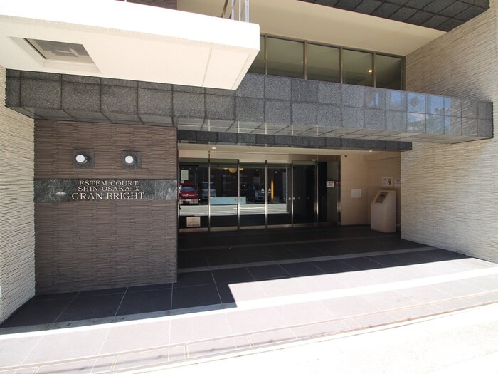 物件外観写真2　(エントランス部分)