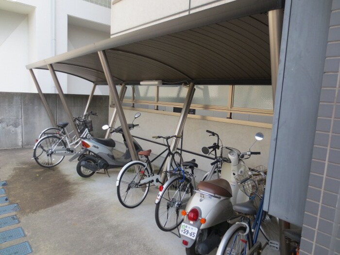 物件外観写真4　(駐輪場)