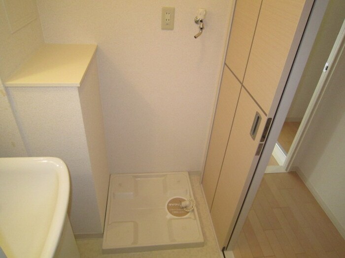 物件内観写真16　(洗濯機置場)