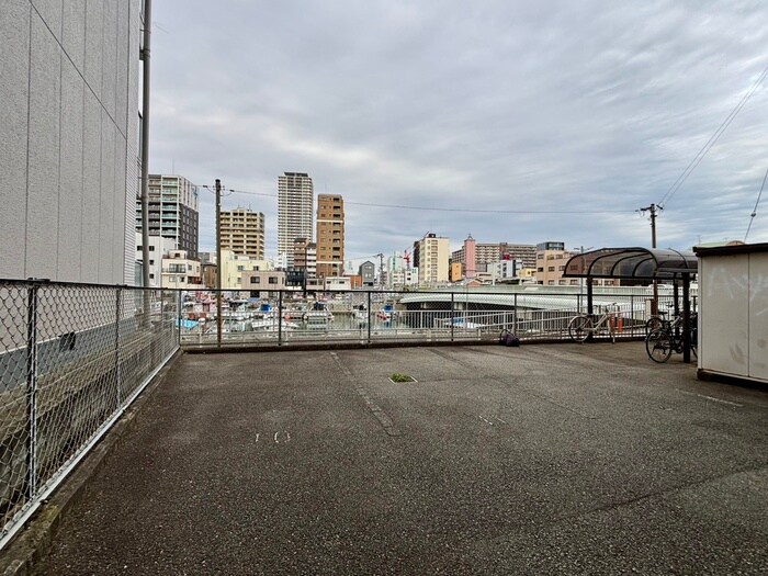 物件外観写真5　(駐車場)