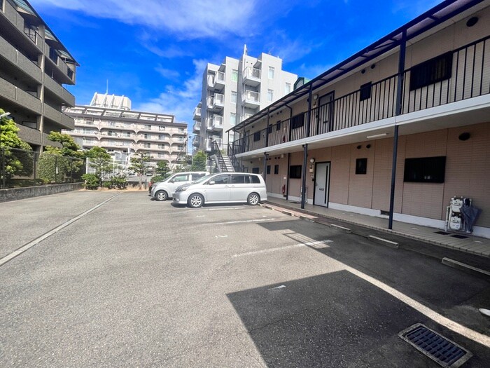 物件外観写真3　(駐車場)