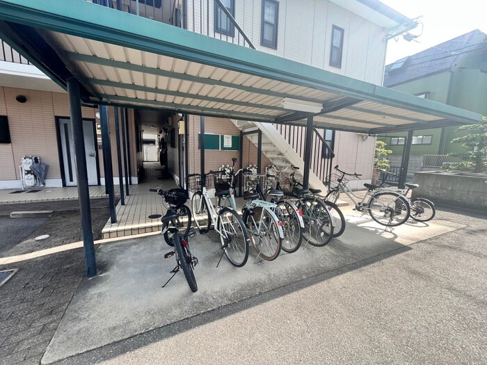 物件外観写真4　(駐輪場)
