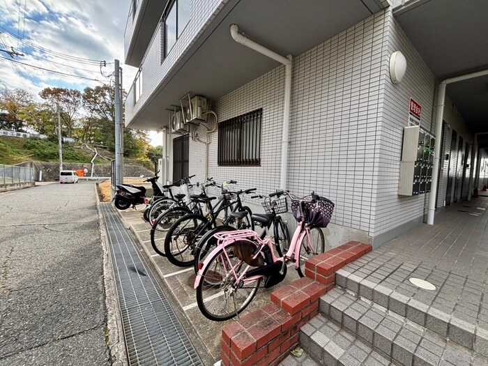 物件外観写真6　(駐輪場)