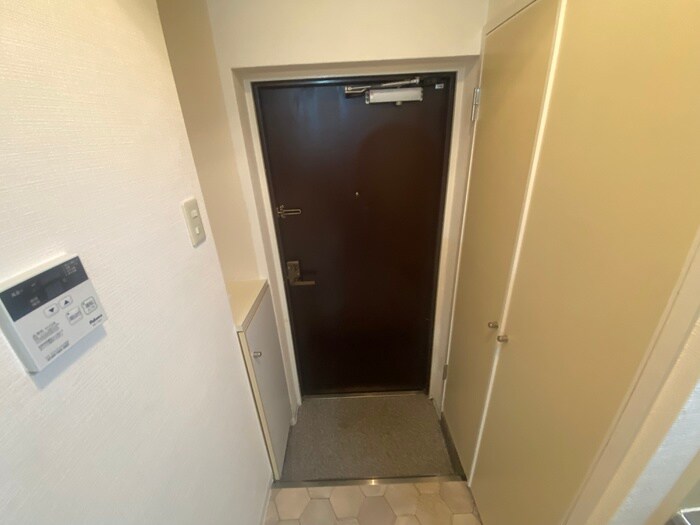 物件内観写真16　(玄関)