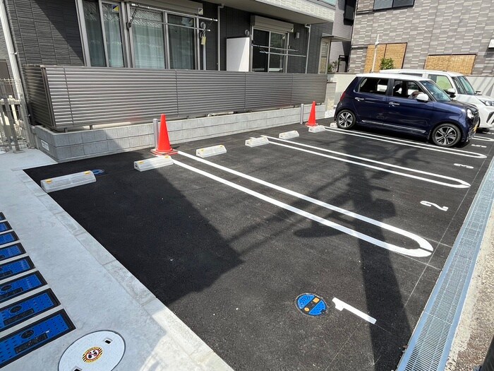 物件外観写真4　(駐車場)