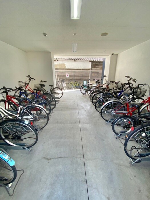 物件外観写真3　(駐輪場)