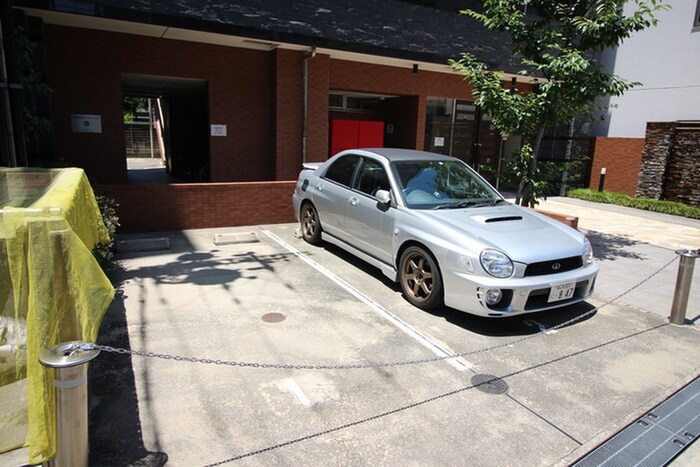 物件外観写真4　(駐車場)