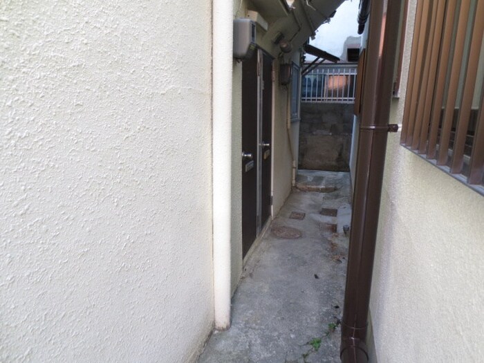 物件外観写真3　(エントランス部分)