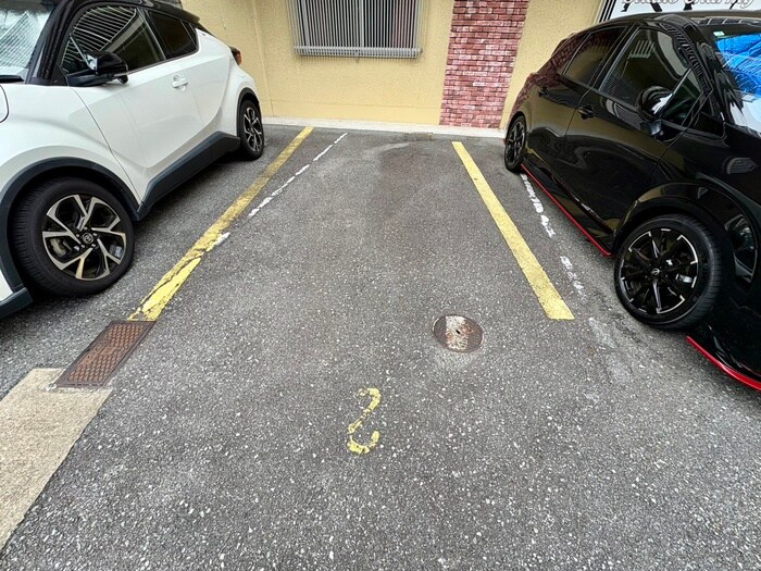 物件外観写真4　(駐車場)