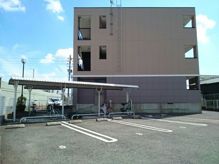 物件外観写真4　(駐車場)